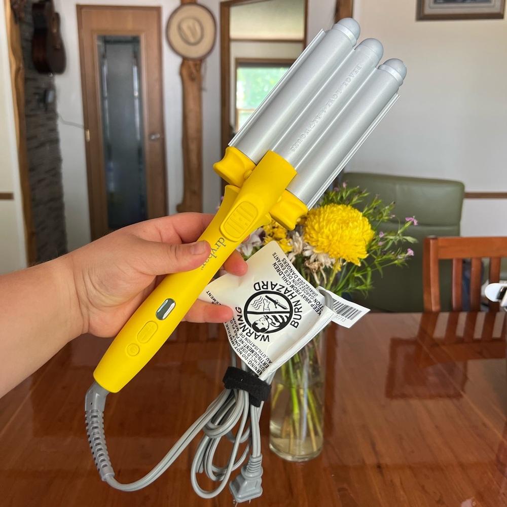 Drybar The Beach Bender Triple Barrel Waver - Picture 3 of 9